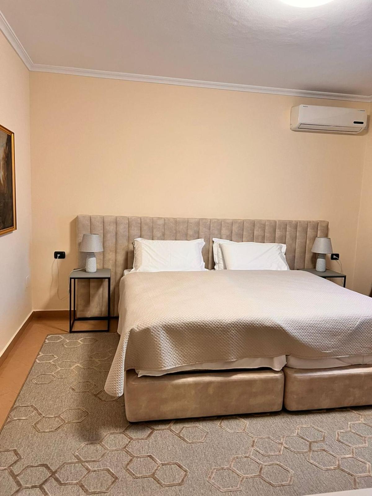 Villa Chaplin Tirana Exterior photo